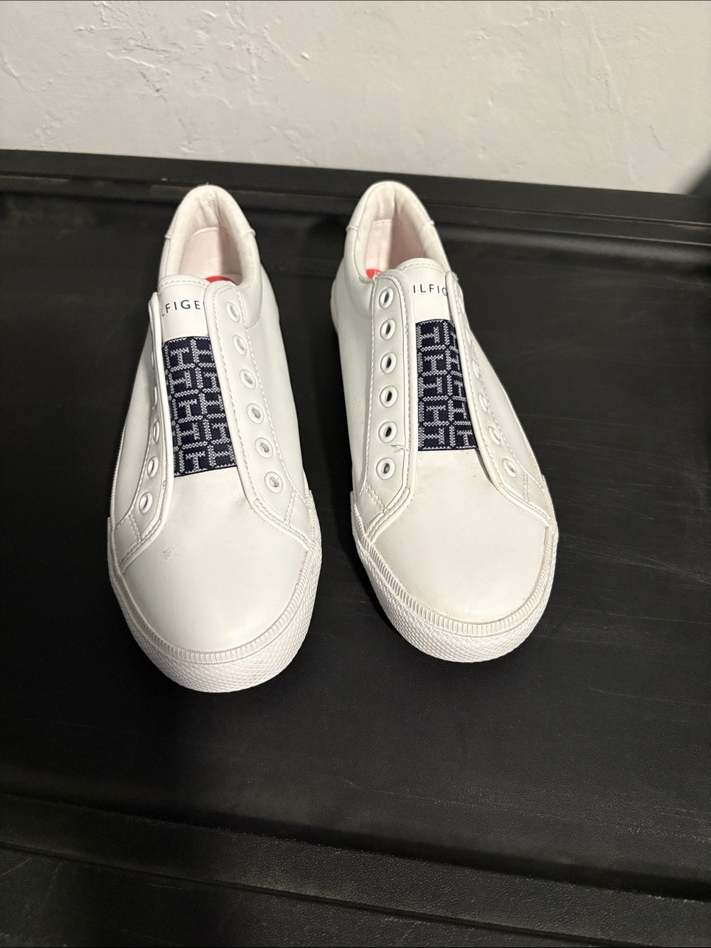 Tommy Hilfiger slide on sneakers white size 6
